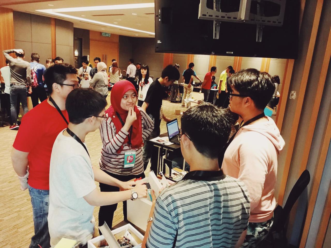 Young innovators challenge talented competition entrepreneurs creatively range meet technology social looking using real Startup Simulators Are Inspiring Young Innovators